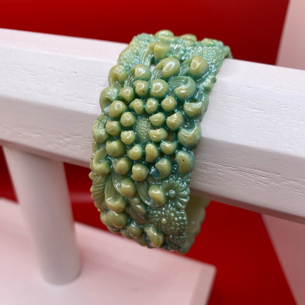 Antique Vintage Early Plastic Faux Bone Horn Celluloid Carved Floral Bangle - Picture 3 of 10